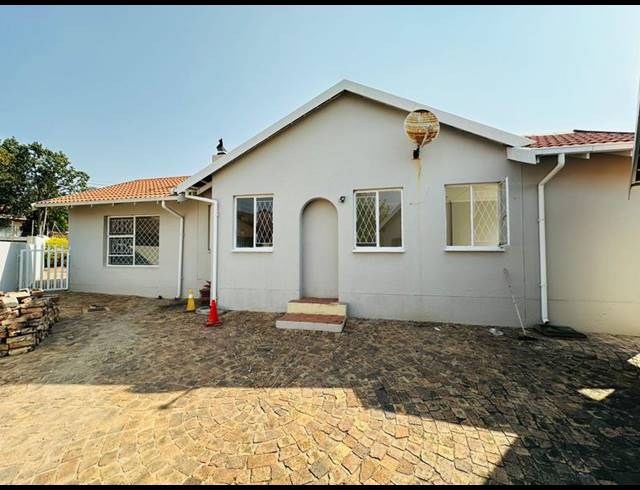 3 BEDROOM PROPERTY TO RENT IN COUNTRY VIEW